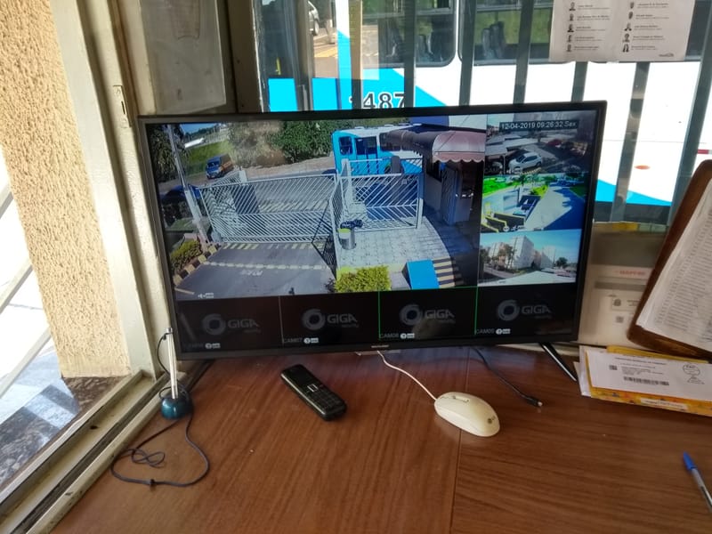 CÂMERAS & EQUIPAMENTOS