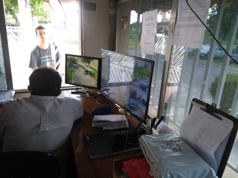 CÂMERAS & EQUIPAMENTOS