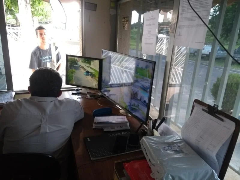 CÂMERAS & EQUIPAMENTOS