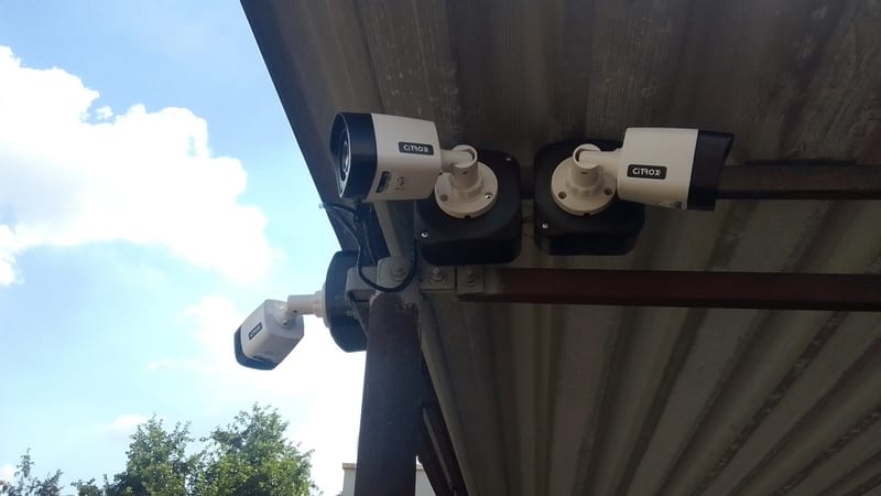 CÂMERAS & EQUIPAMENTOS