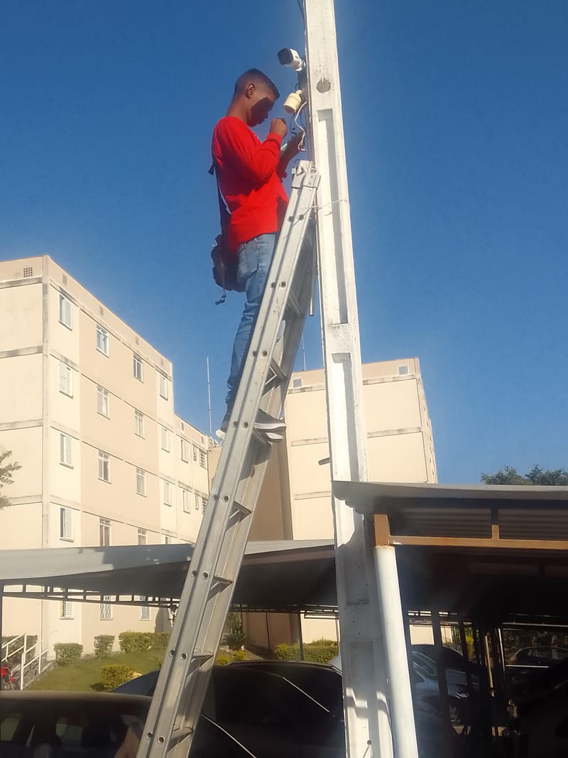 CÂMERAS & EQUIPAMENTOS