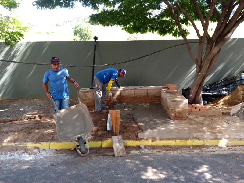 ÁREA - PRAÇA / SALÃO