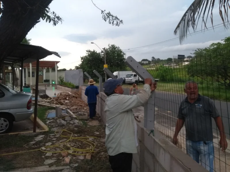 MURO - PRAÇA À NOVA LIXEIRA