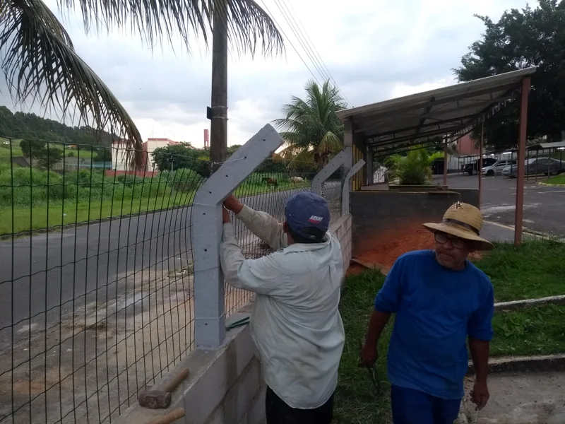 MURO - PRAÇA À NOVA LIXEIRA