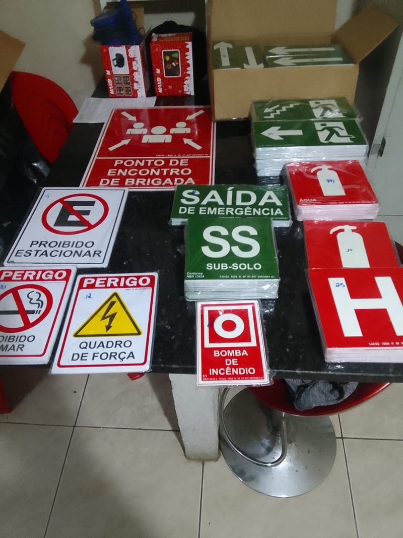 PLACAS E PITUQUEIRAS