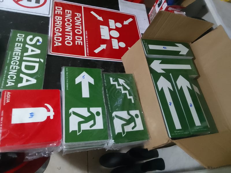 PLACAS E PITUQUEIRAS