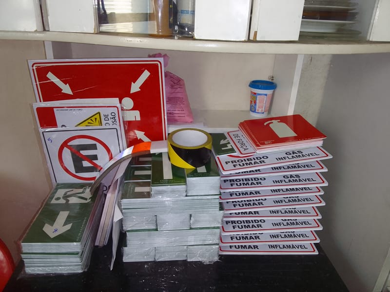 PLACAS E PITUQUEIRAS