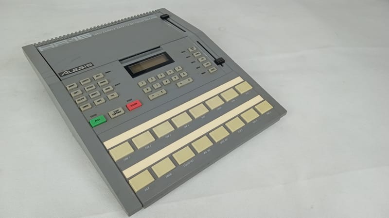 Alesis HR-16 16bit classic drumcomputer - Analog Emotions