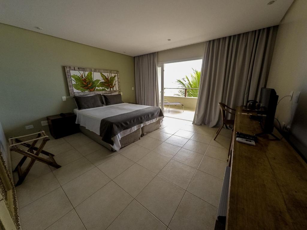 FRENTE MAR COM VARANDA