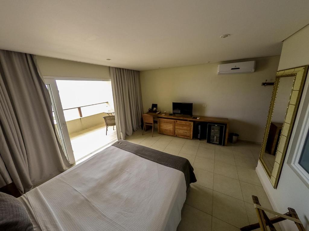 FRENTE MAR COM VARANDA