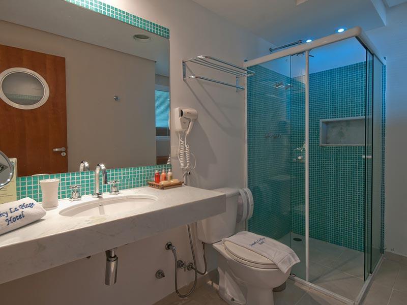 FRENTE MAR COM VARANDA