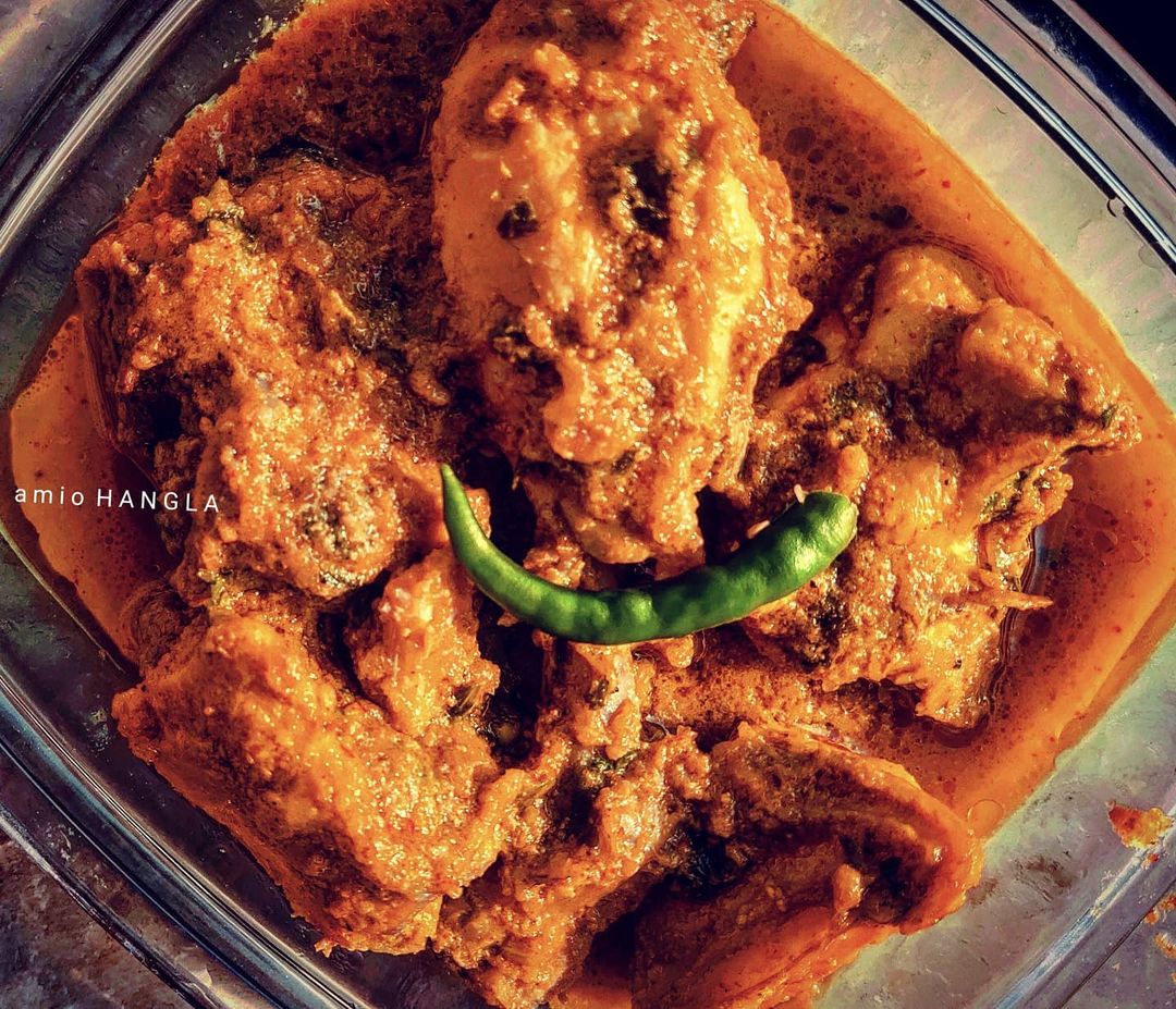 AUTHENTIC CHICKEN CURRY.