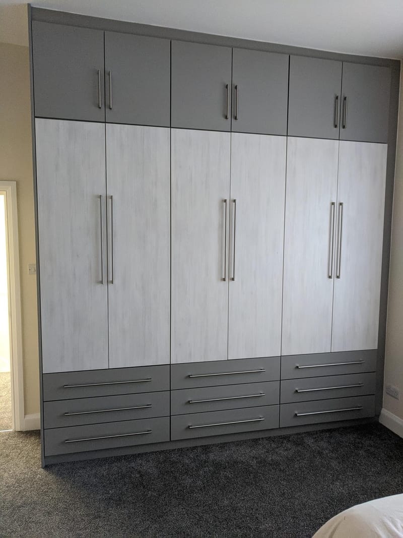 Fitted Wardrobes/Bookcases/Cupboards