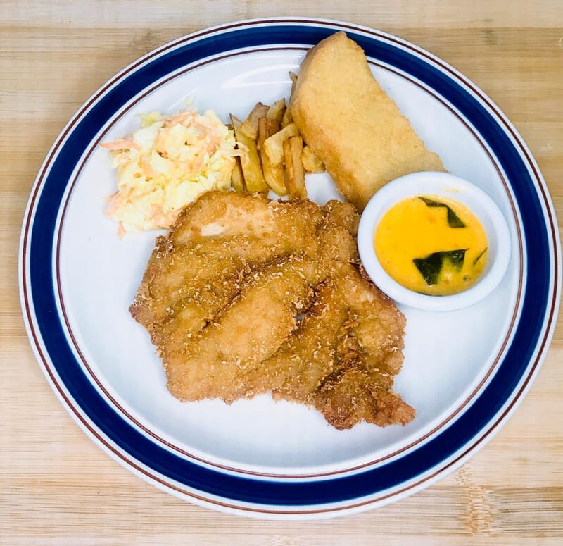 MW03 咸蛋炸鸡排 Chicken Chop with Salted Egg Sauce