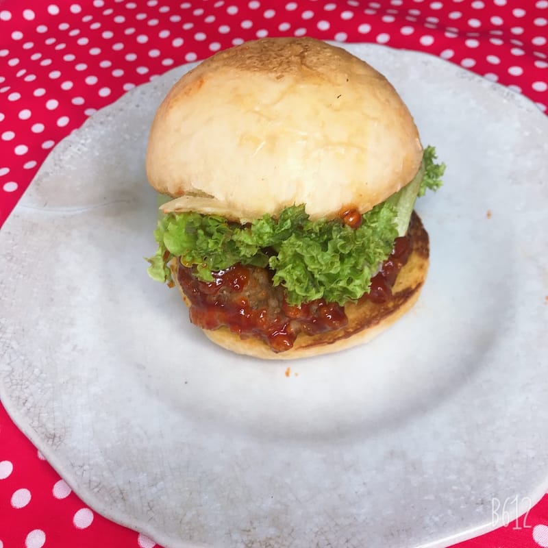 BG03 韩式辣酱鸡汉堡 Korean Spicy Chicken Burger
