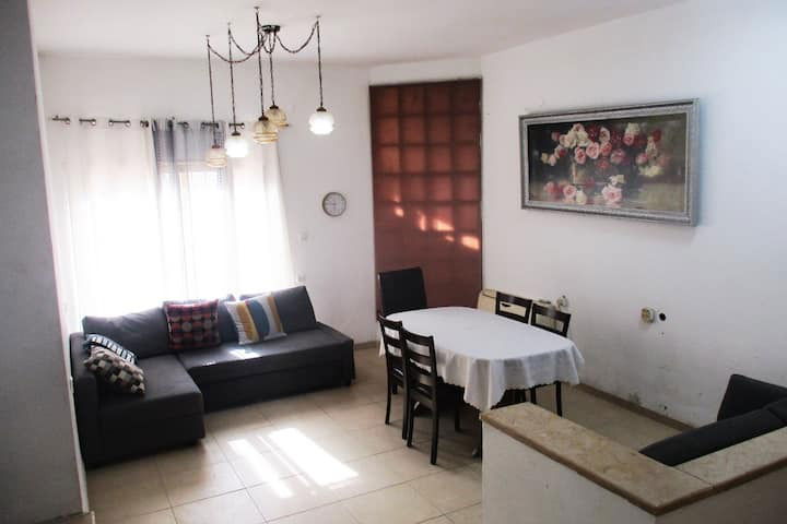 ברוכים הבאים - - אצלנו תוכלו למצוא מבחר גדול מאוד של דירות אירוח במרכז העיר קרית אתא. ---- אנחנו מחזיקים מבחר של דירות אירוח בגדלים שונים ליום חול ולשבת. ---- מדירה לאדם בודד ועד וילות וקמפוסים לקבוצות ומשפחות גדולות של עד 40 איש. ---- לפרטים ניתן לפנות בכל שעה ל 0527139520