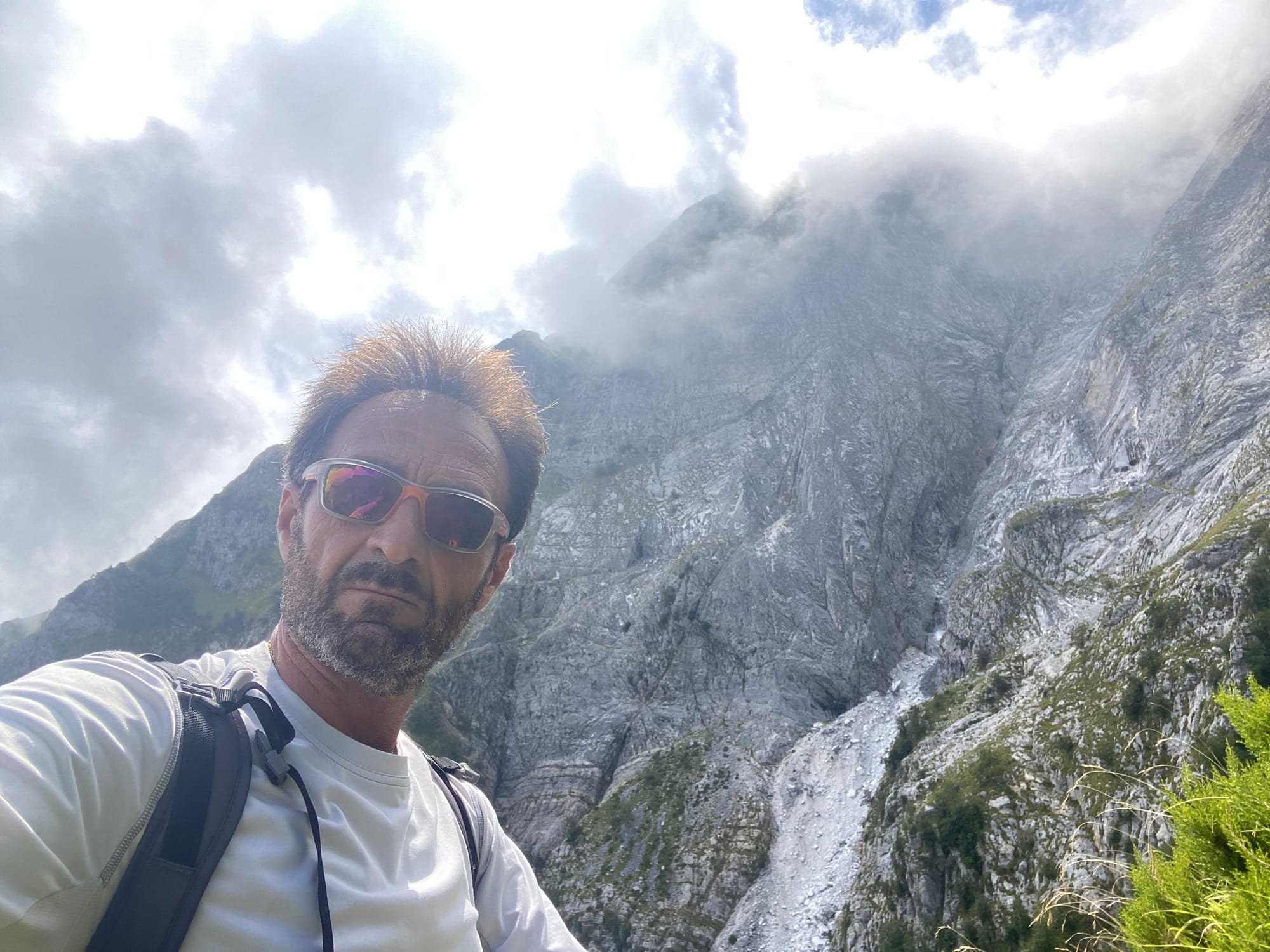 Alle spalle la parete sud del Sagro