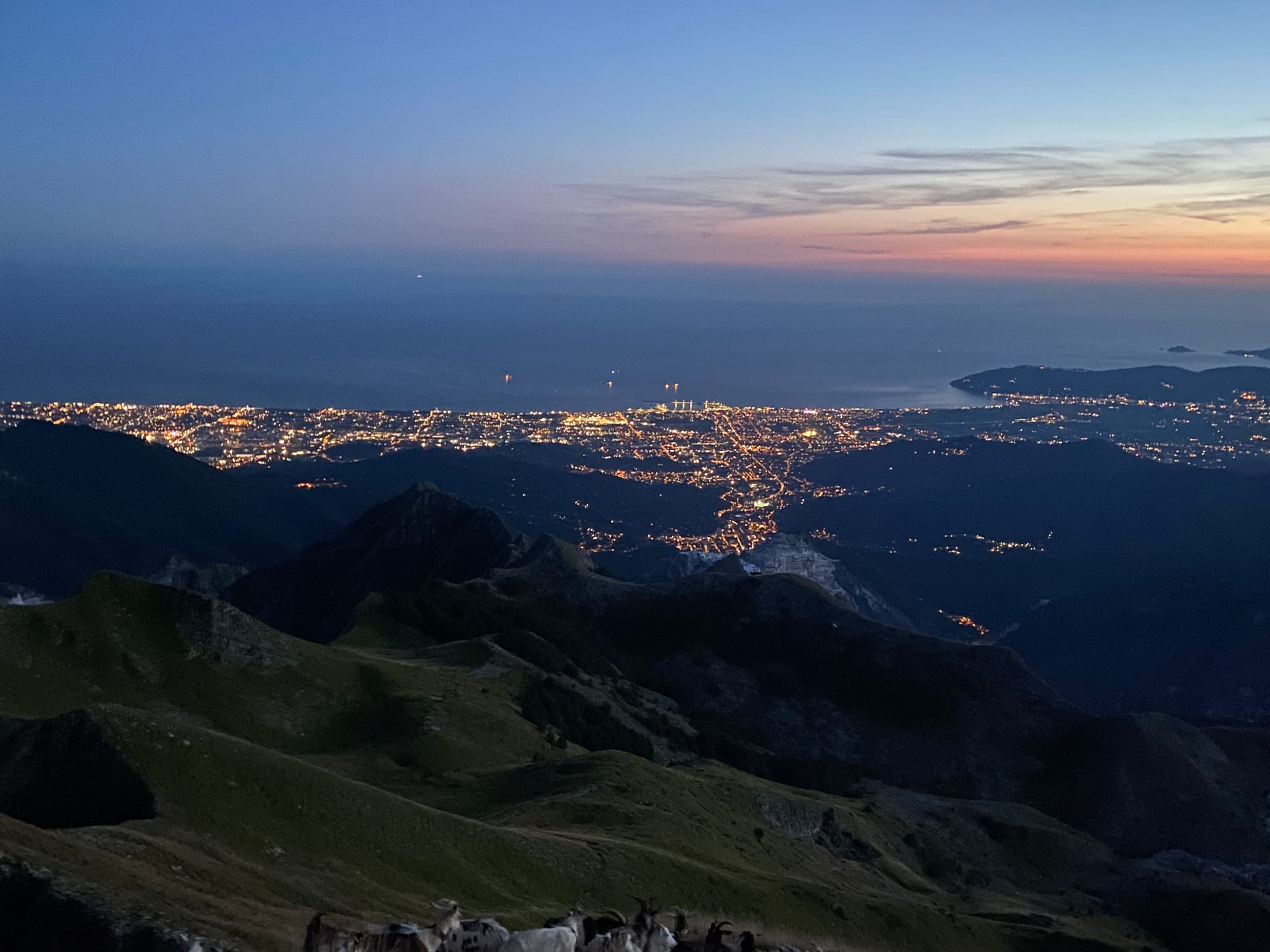 Costa illuminata dal Sagro