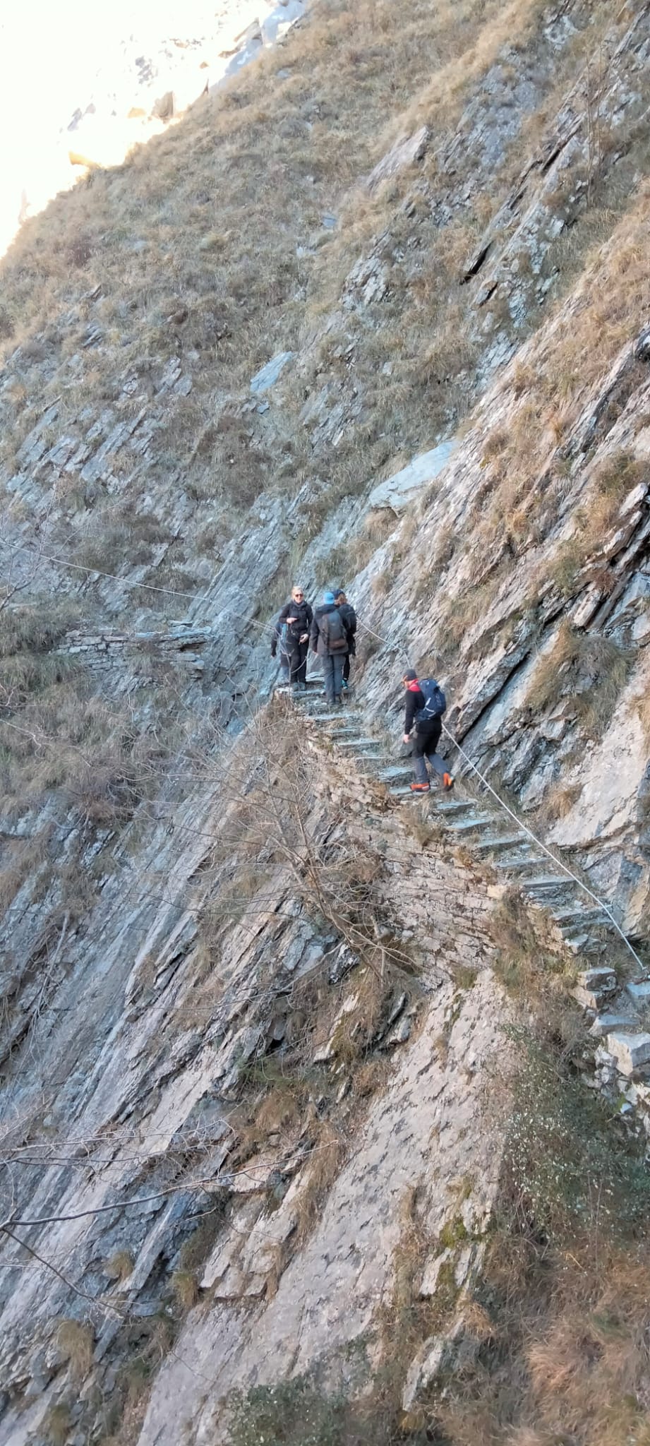 Passaggio delicato verso ferrata Contrario