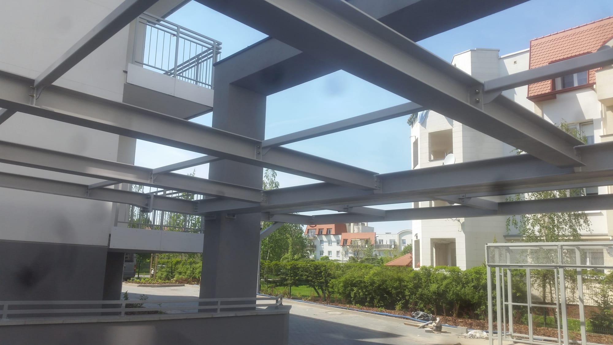 Prefabrykacja, dostawa, montaż.