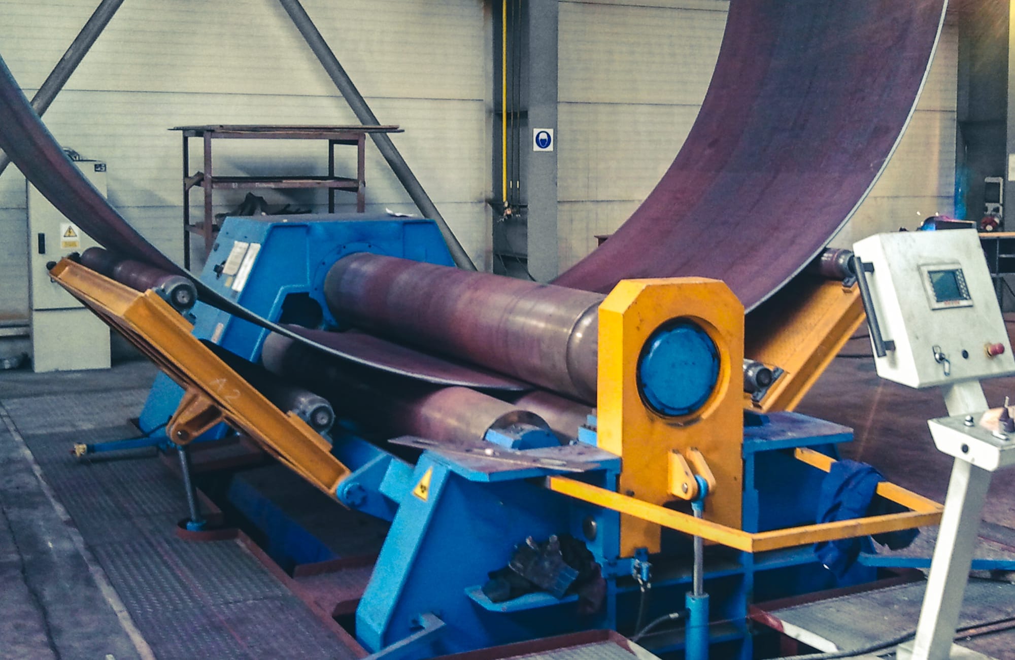 Zbiorniki, ich konstrukcje wsporcze oraz instalacje.