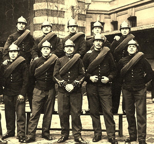 Petite Histoire des Pompiers de théâtre et moyens de secours