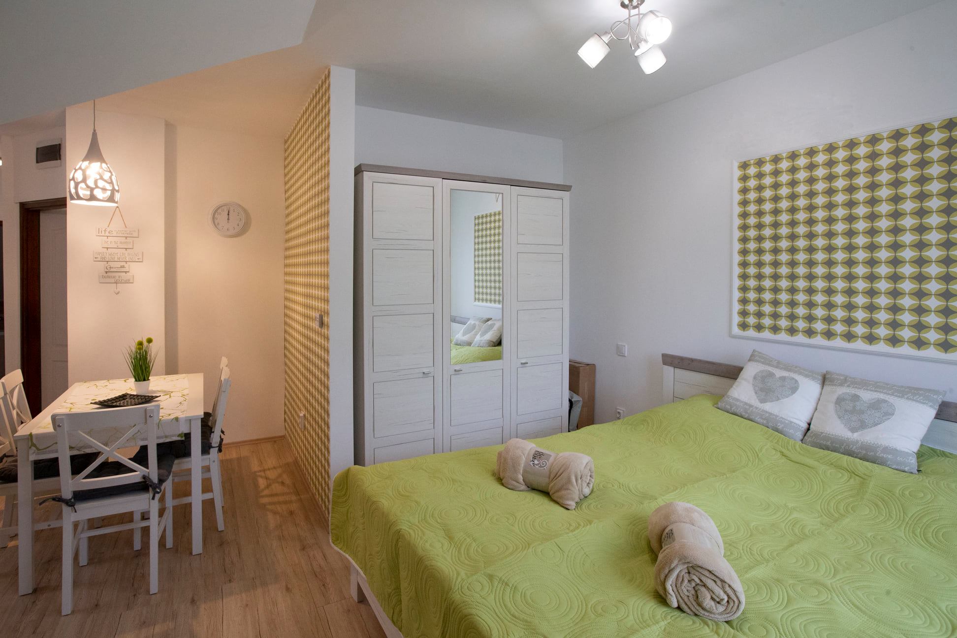 Hálószoba 2 fő + étkezős nappali - kihúzható kanapéval 2 fő részére