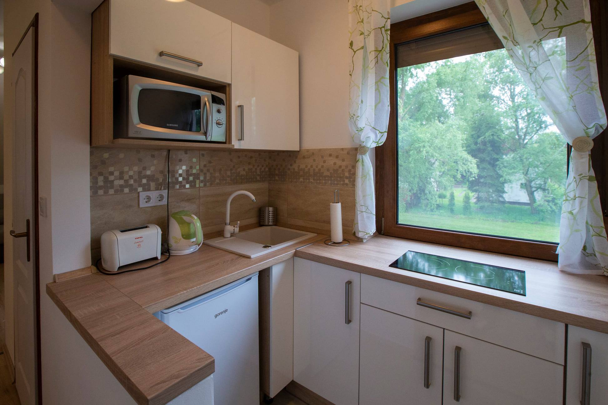 Hálószoba 2 fő + étkezős nappali - kihúzható kanapéval 2 fő részére