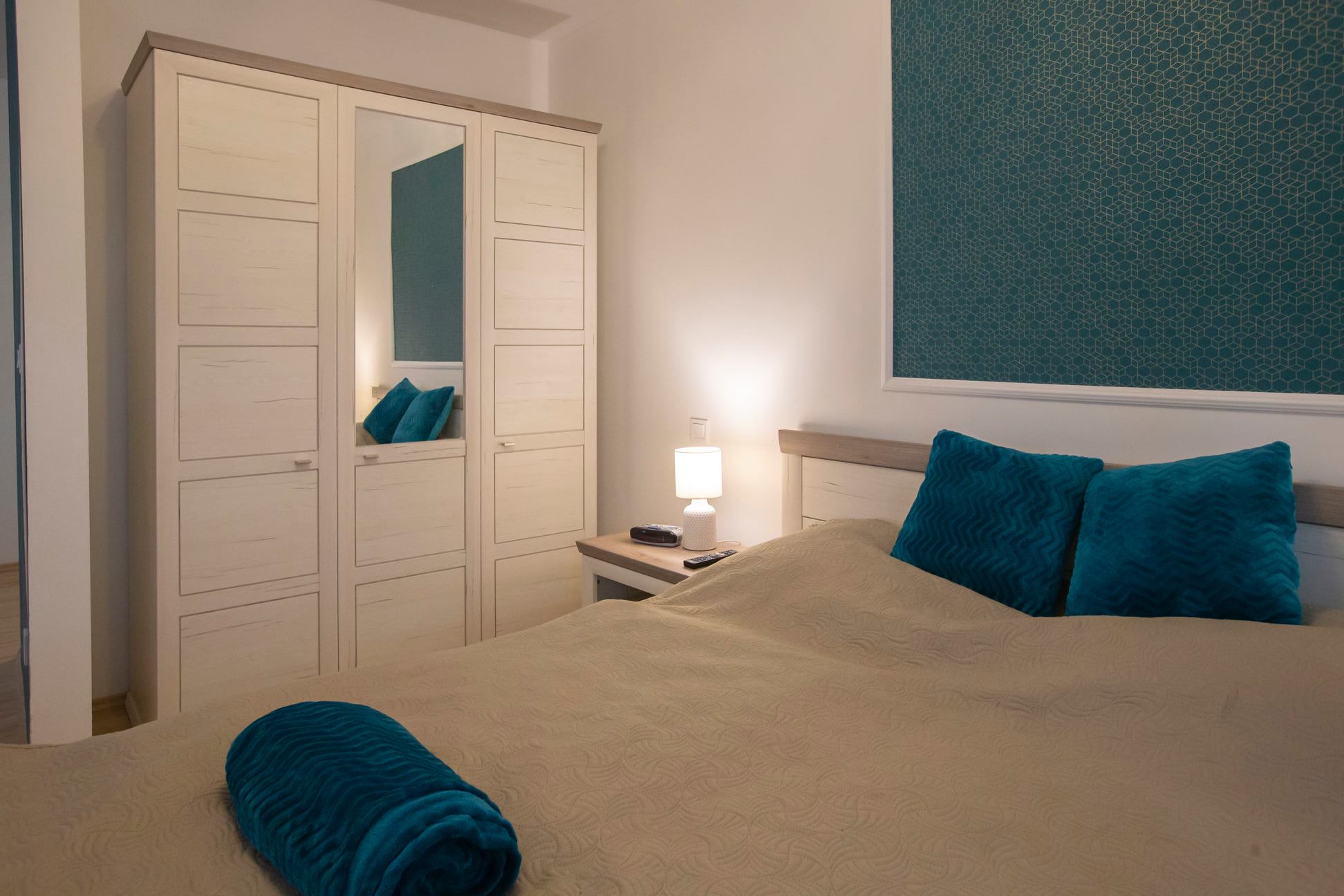 Hálószoba 2 fő + étkezős nappali - kihúzható kanapéval 2 fő részére