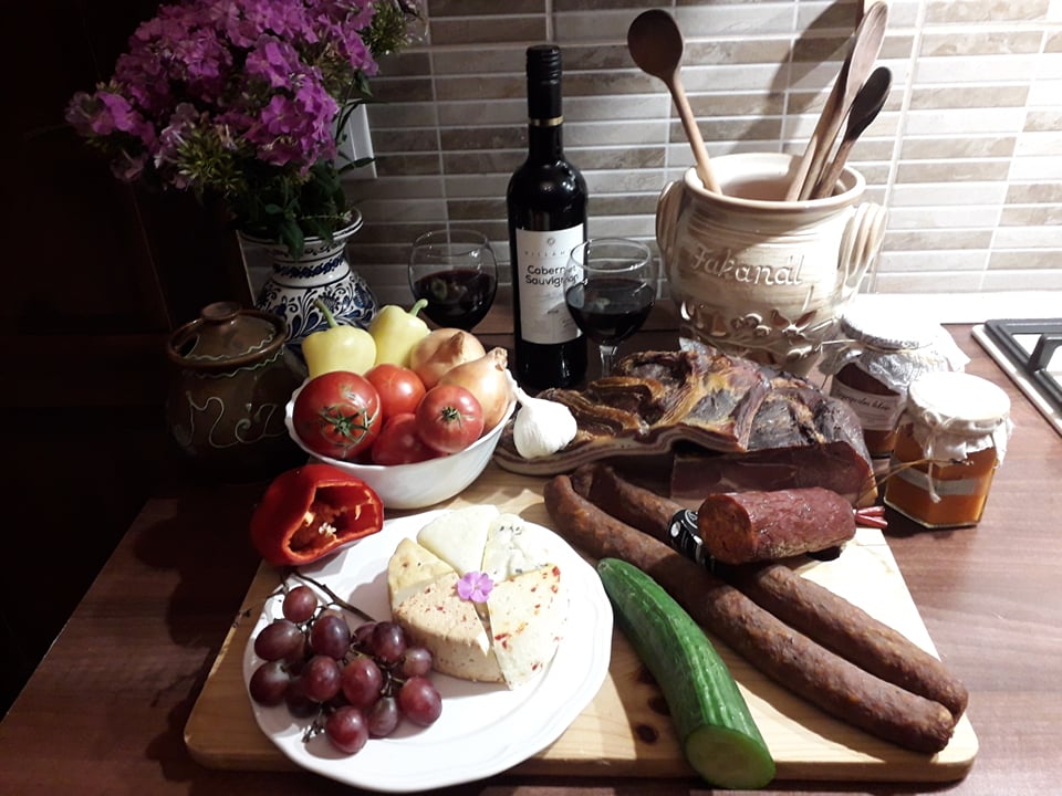 Madárcsicsergős kertecskénk