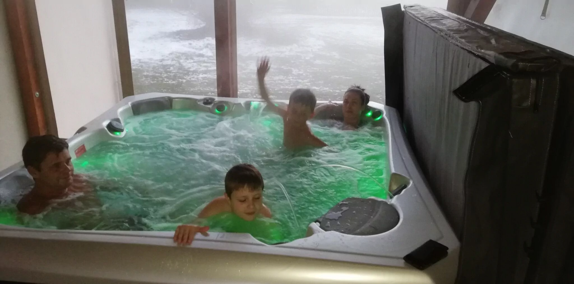 Madárcsicsergős kertecskénk