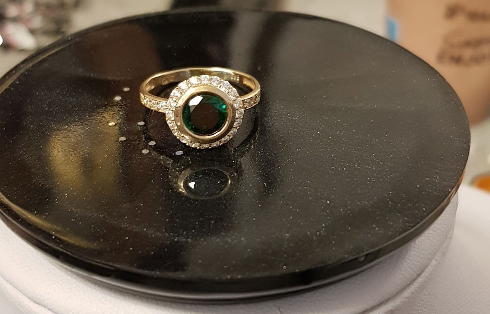 585 GOLD DAMENRING MIT ZIRCONIA STEINE