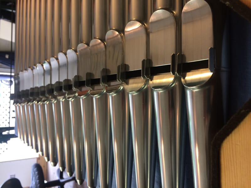 Belső és homlokzati ajaksípok