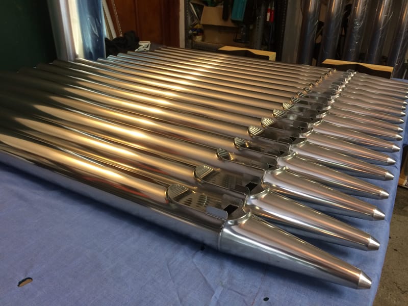 Belső és homlokzati ajaksípok