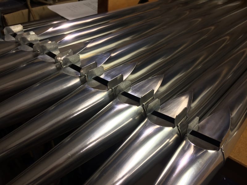 Belső és homlokzati ajaksípok