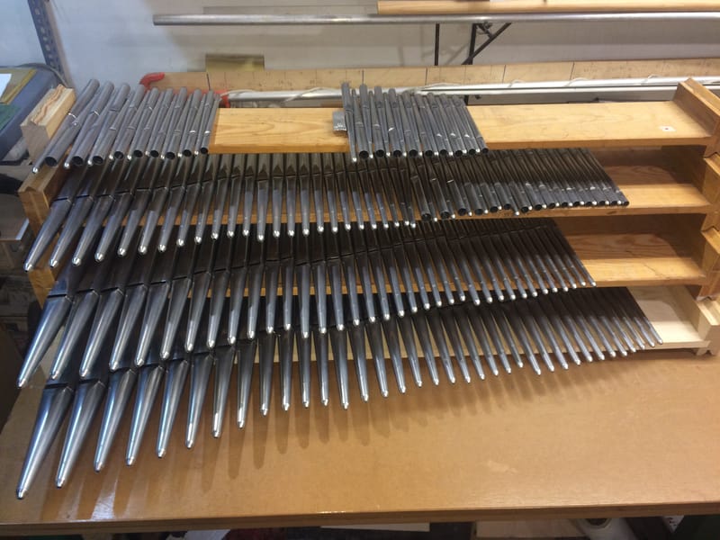 Belső és homlokzati ajaksípok