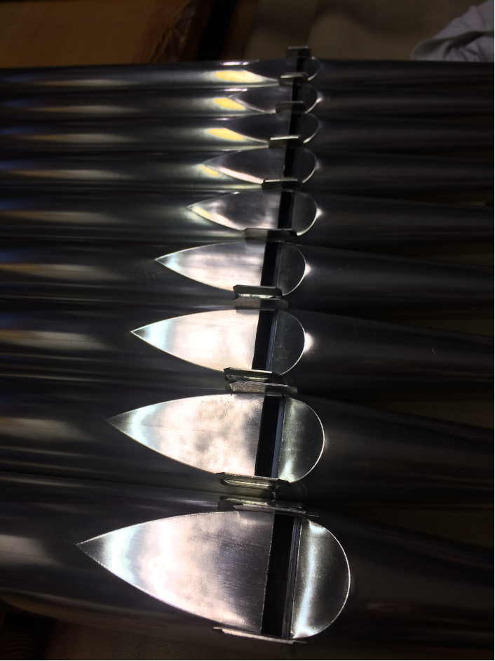 Belső és homlokzati ajaksípok