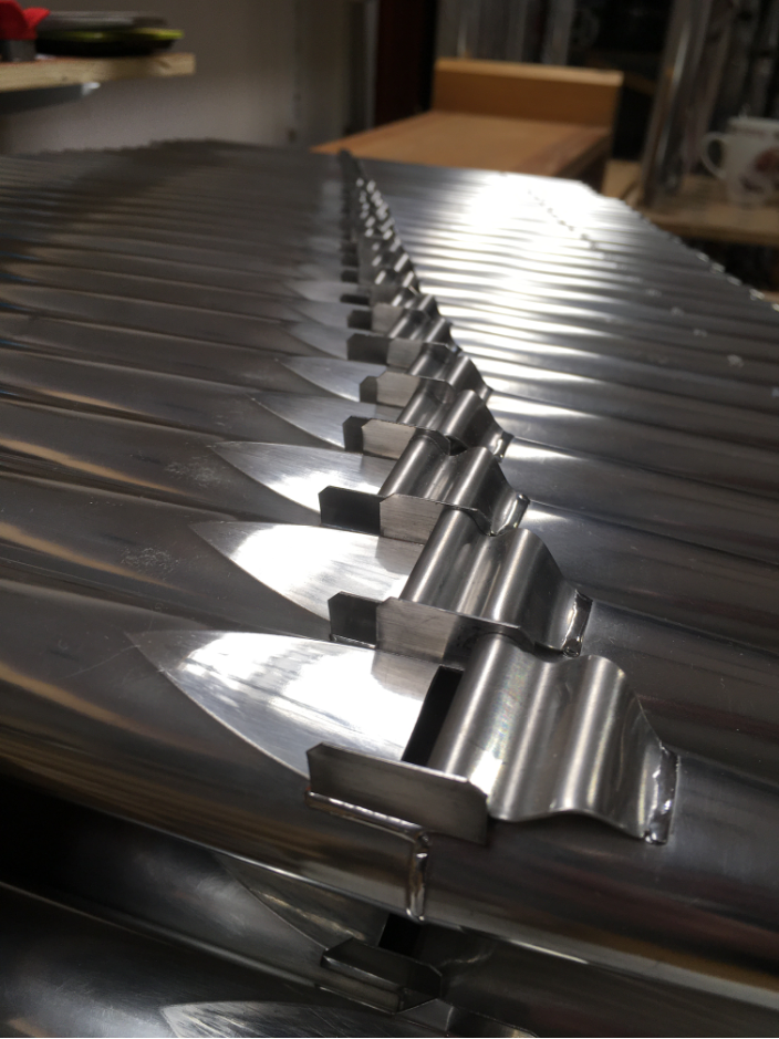 Belső és homlokzati ajaksípok