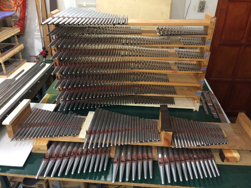 Belső és homlokzati ajaksípok