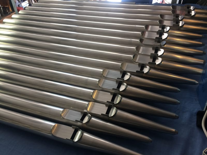 Belső és homlokzati ajaksípok