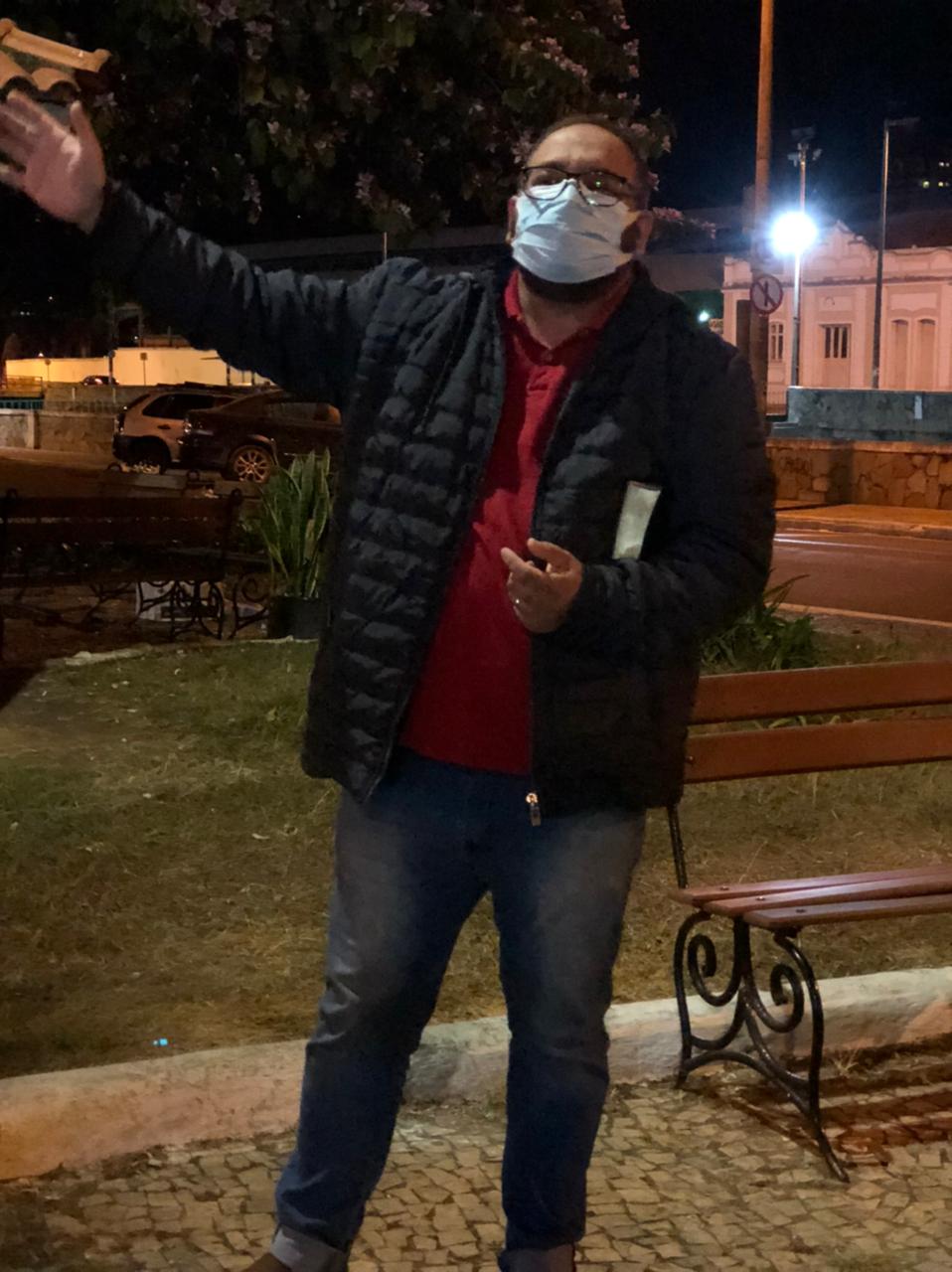 Encontros de oração nas praças e templos