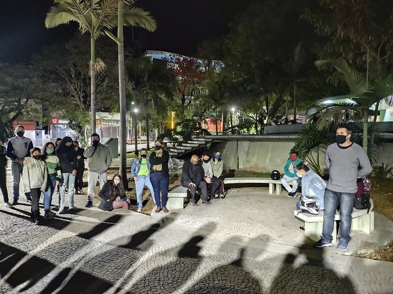 Encontros de oração nas praças e templos