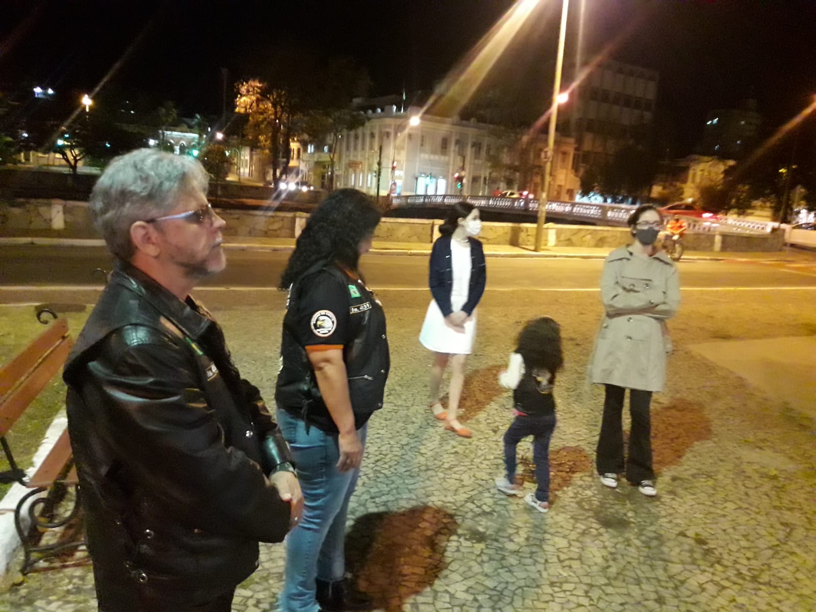 Encontros de oração nas praças e templos