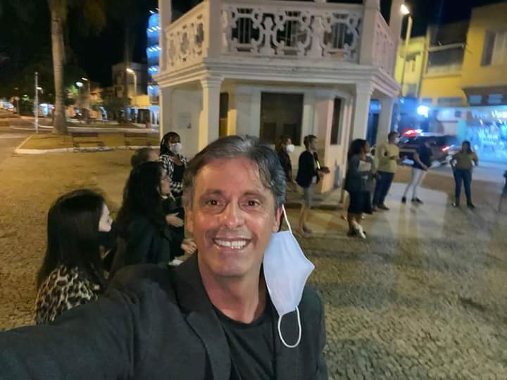 Encontros de oração nas praças e templos