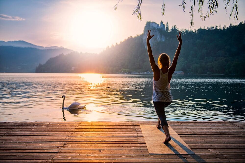 Salutations au soleil, un moyen de se sentir en forme