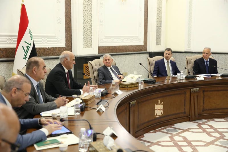 وزير الموارد المائية عون ذياب عبد الله العراق توصّل إلى تفاهم خلال اجتماع عُقد مع وزير الطاقة الإيراني حول تبادل المعلومات ونصب محطات قياس على الأنهر الحدودية