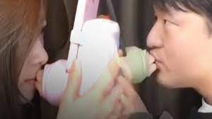 مضحك أم مبتذل؟.. “جهاز التقبيل” عن بعد يثير ضجة في الصين