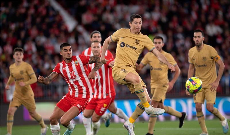 برشلونة يرفض هدية الريال ويخسر ضد ألميريا