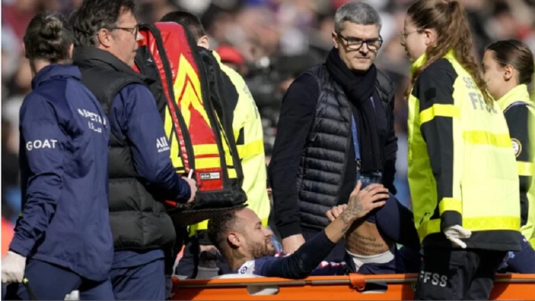 نيمار يبتعد عن الملاعب لفترة طويلة