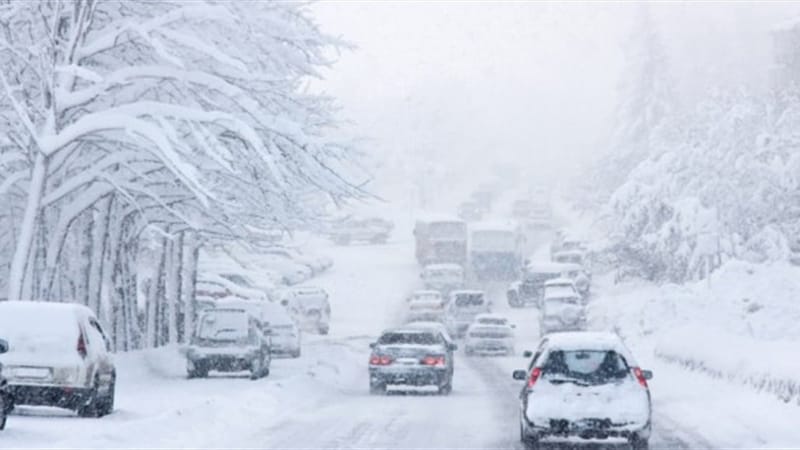 العاصفة "لاريسا" تشل الحياة في بريطانيا